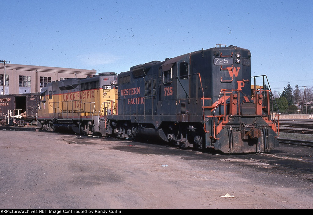 WP 725 at Sacramento Shops